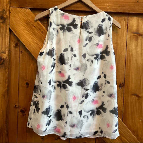 WHBM White House Black Market Med Sleeveless Floral Top - Picture 4 of 4